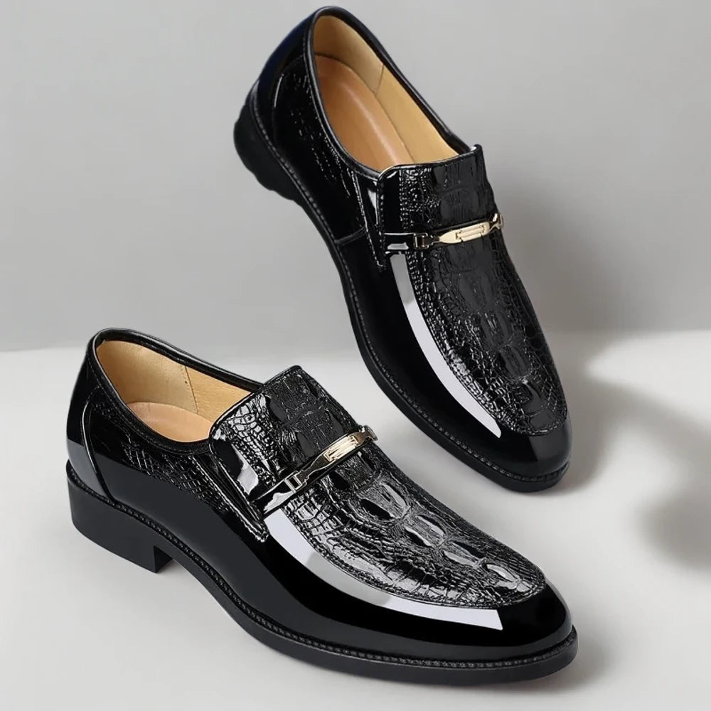 Mocassin amérindien classique combiné avec costume pour événement formel