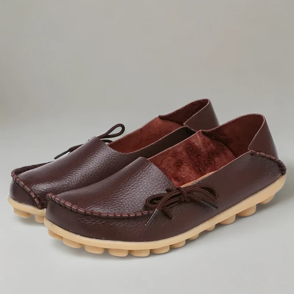 Trois coloris de mocassin bas femme: noir, marron et blanc