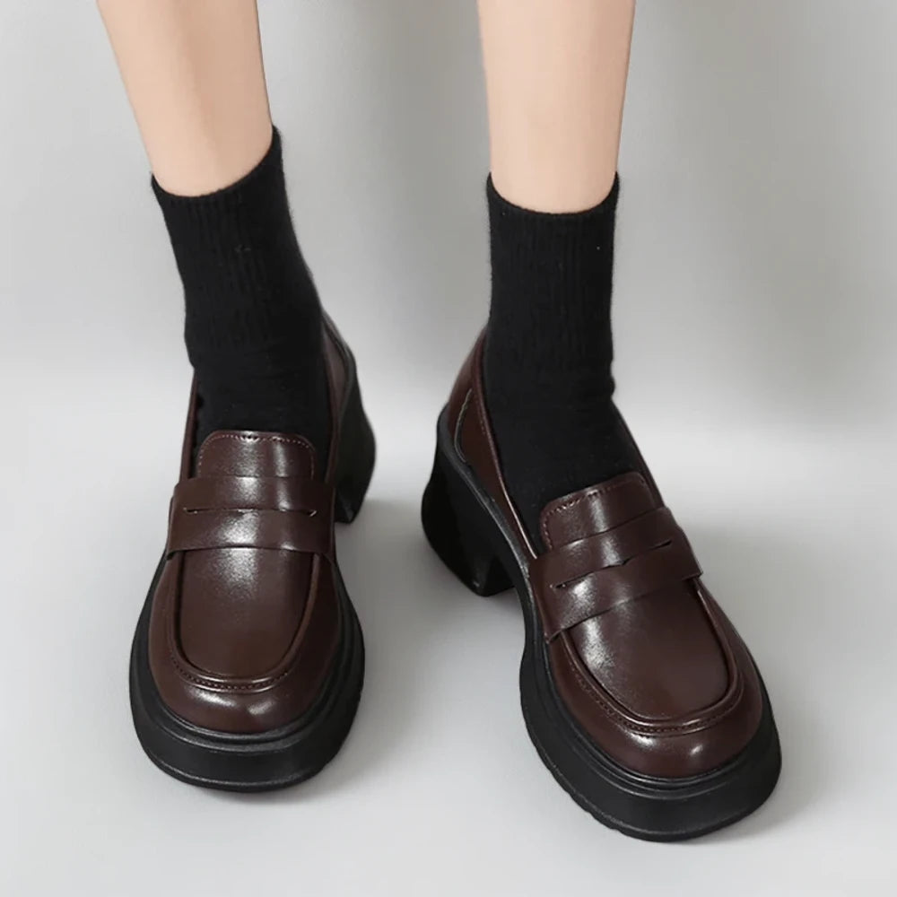 Mocassin femme marron cuir plateforme offrant maintien et légèreté de pas