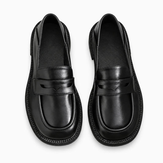 Paire de mocassins femme grosse semelle noirs vus de dessus, intérieur visible