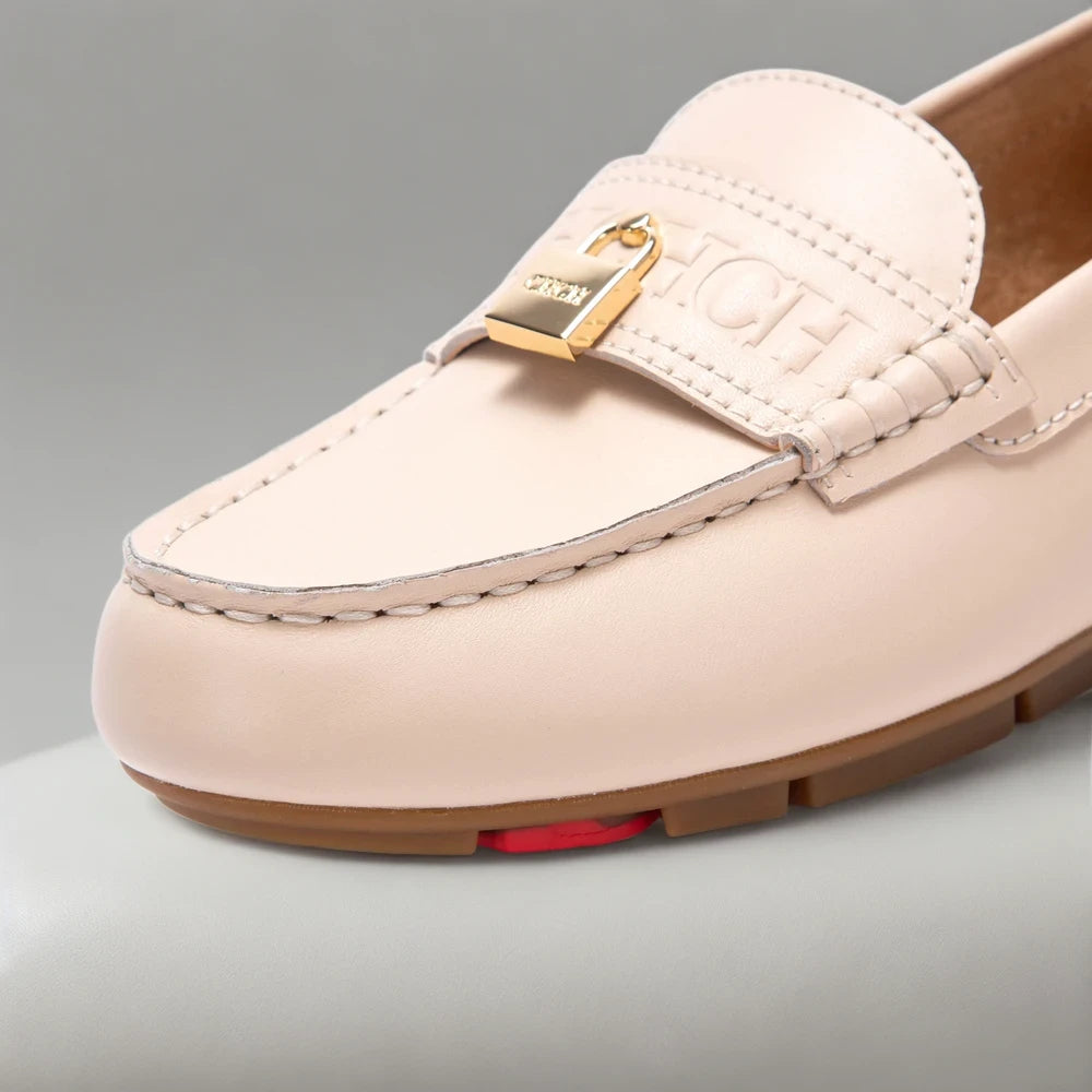 Mocassins femme originaux adaptés au confort des premiers pas
