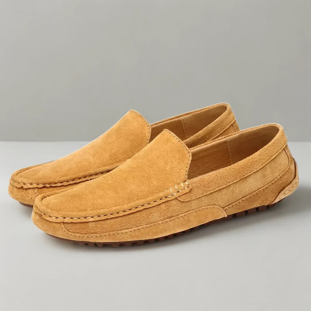 Mocassins a picots en suède présentant la construction main italienne luxe
