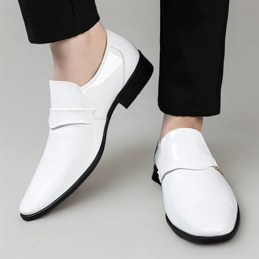 Mocassin picot homme détail intérieur douillet conçu pour soirées formelles