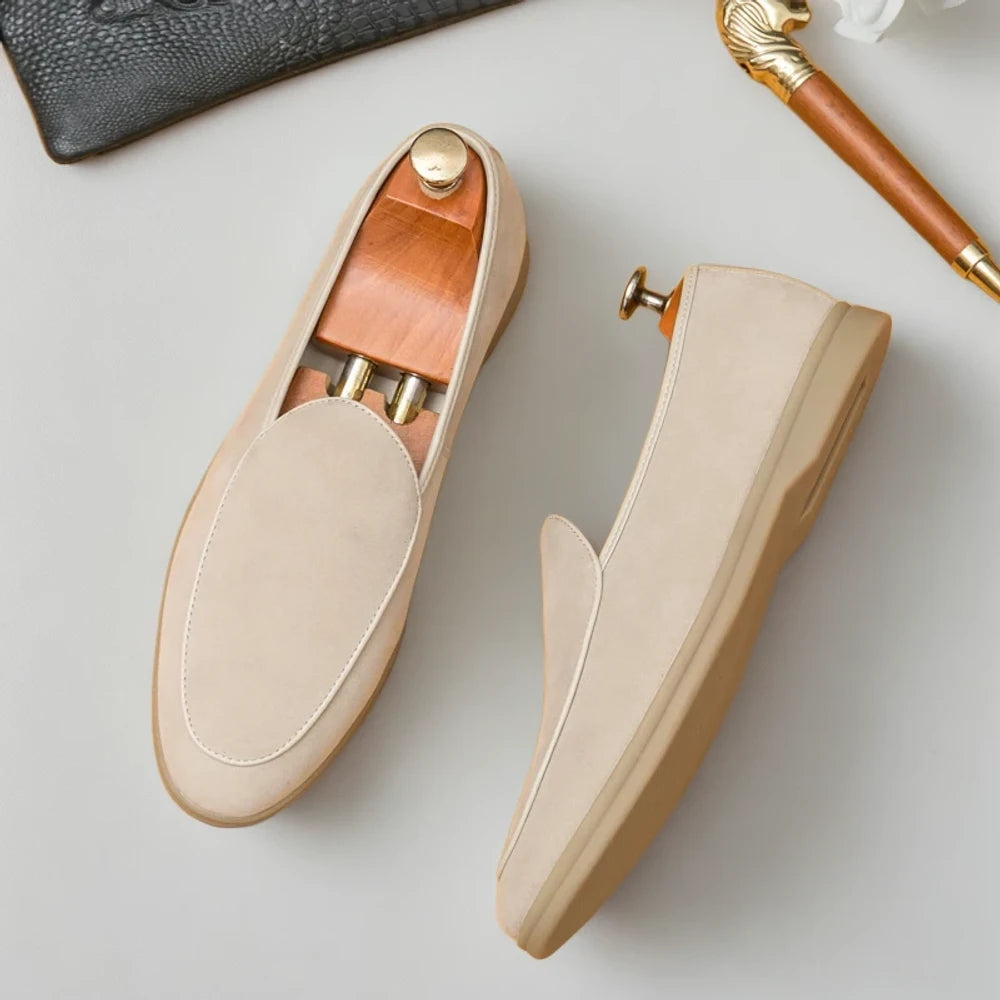 Mocassins taupe noirs variant de couleur pour tous les styles