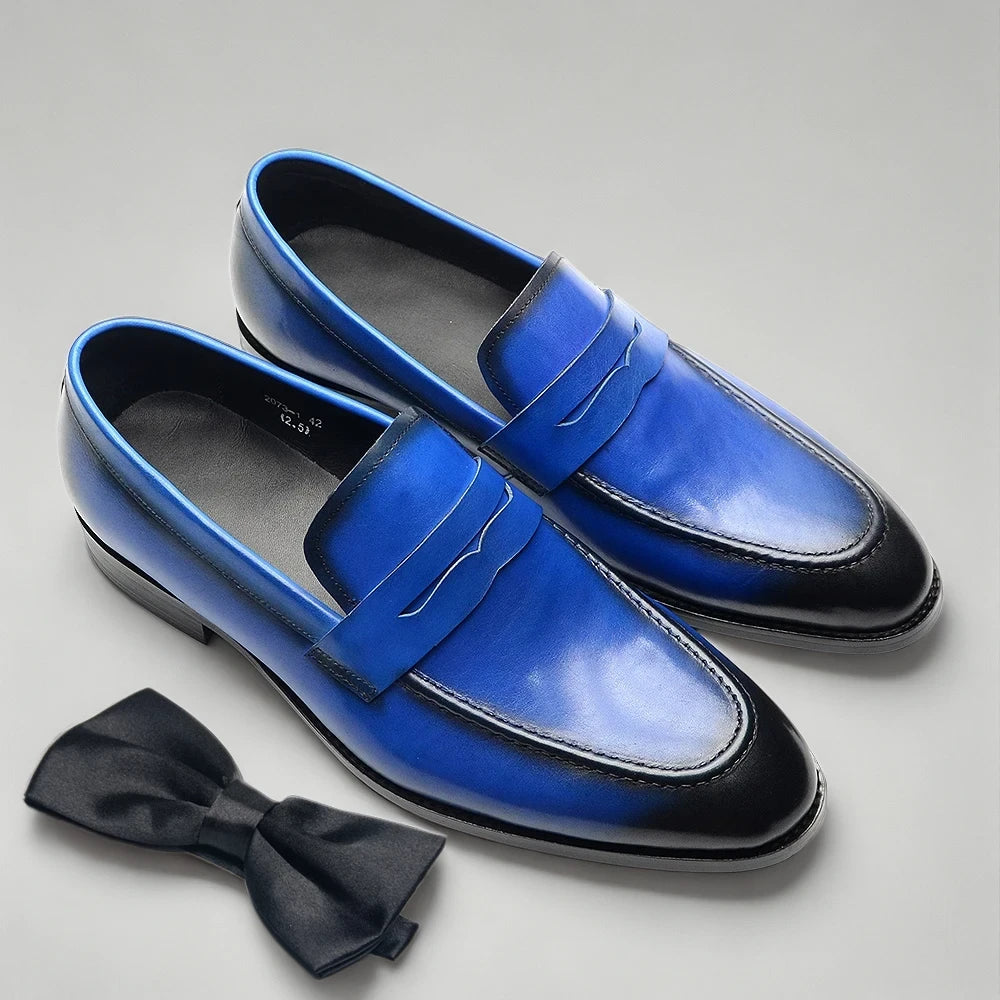 Mocassins décontractés homme bleu portés en tenue décontractée quotidienne
