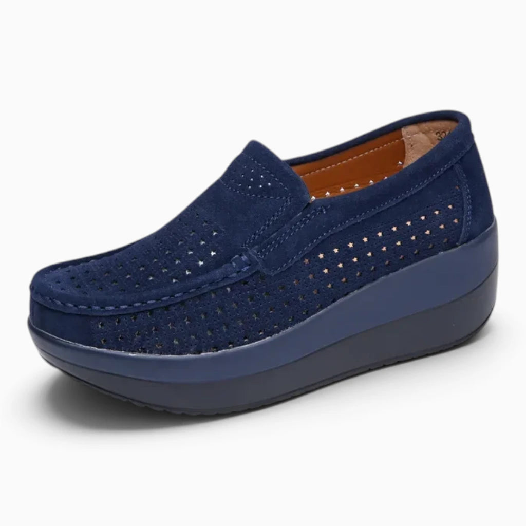 Mocassin plateforme bleu marine femme, découpe ouverte vue trois-quarts