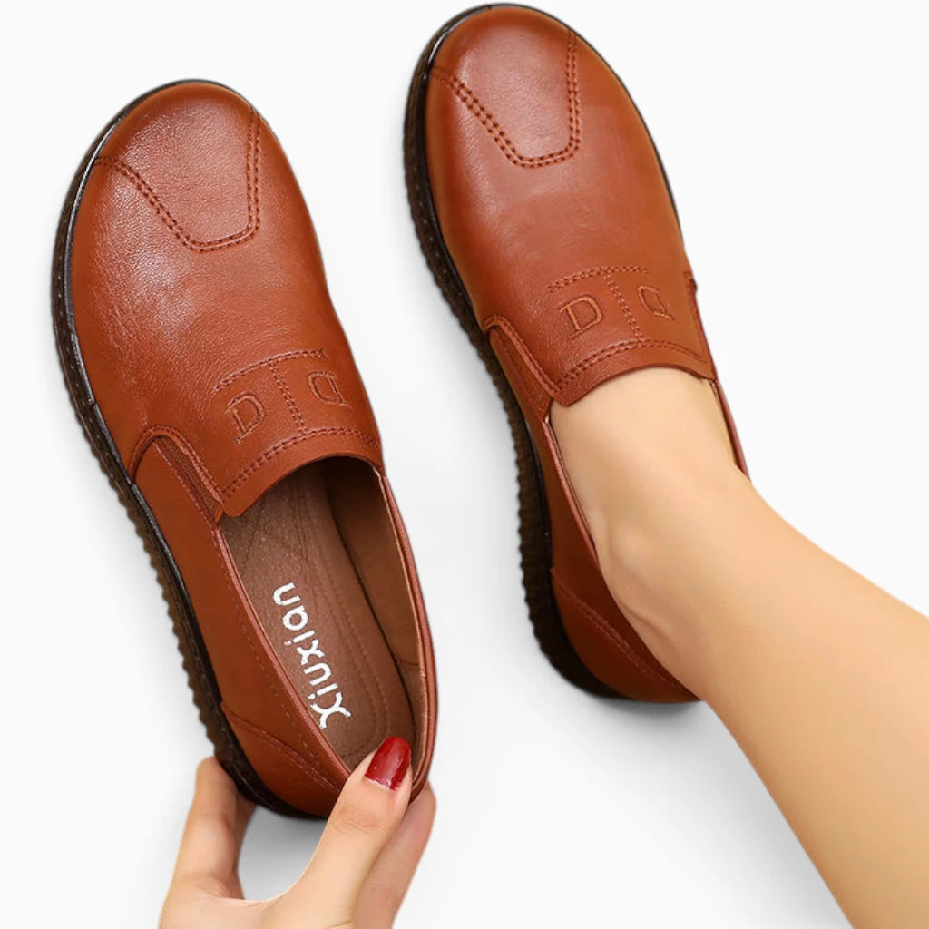 Mocassin femme marron confort en cuir, port naturel et confortable