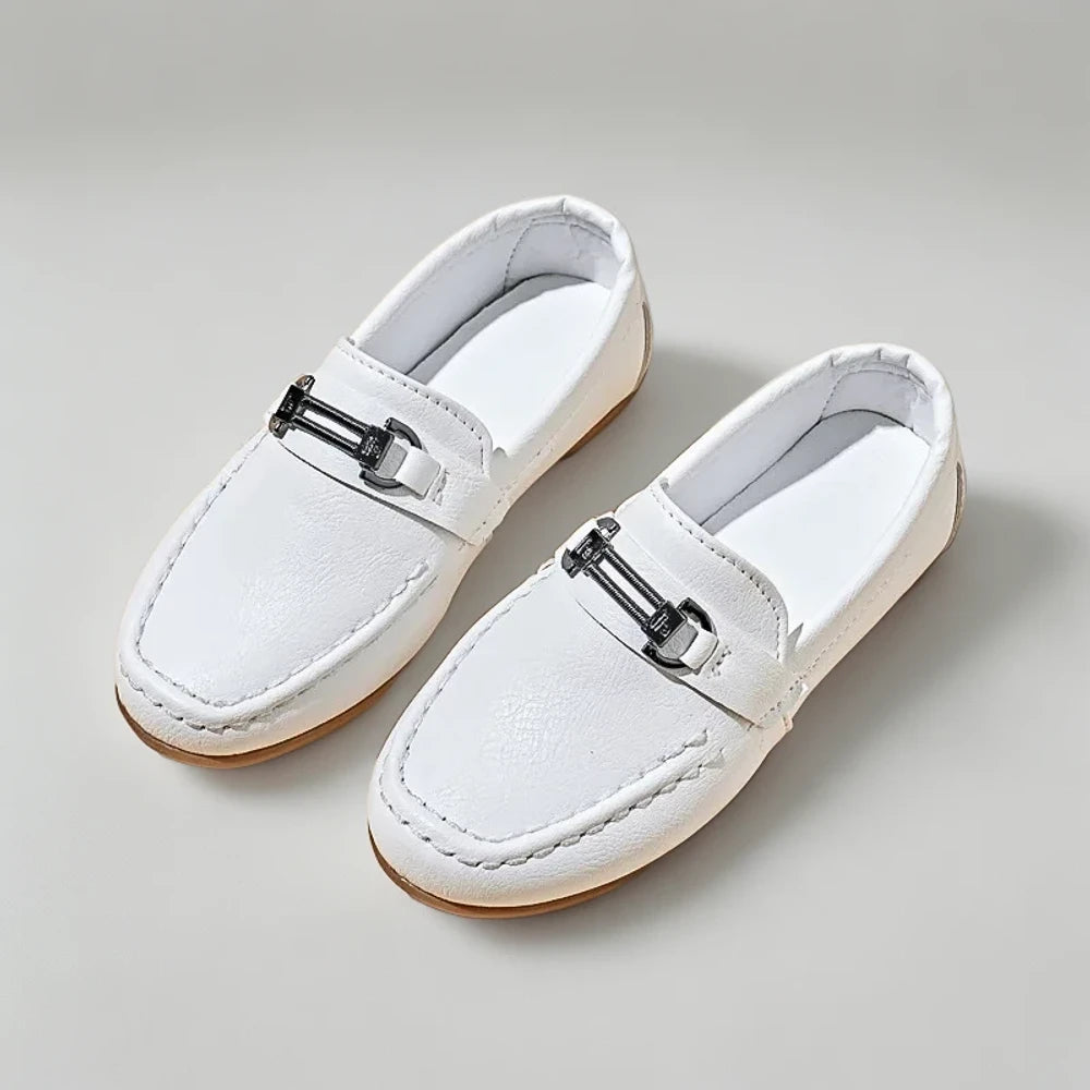 Chaussure ballerine mocassin enfant portée lors d'une sortie école