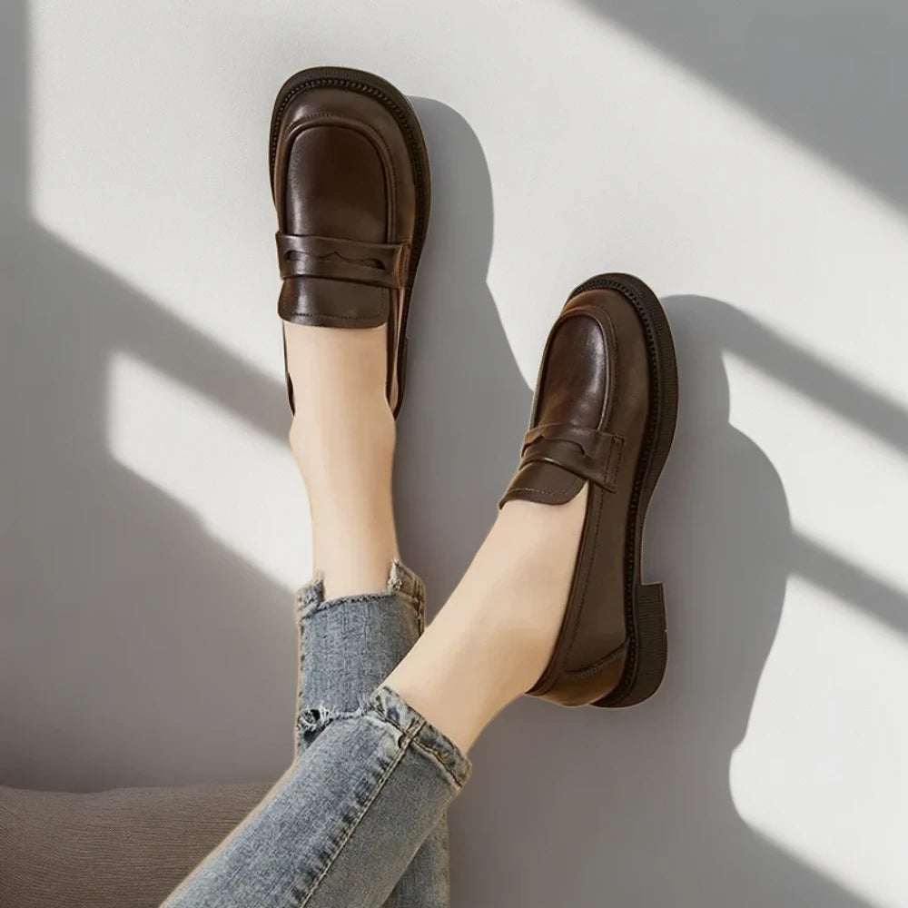 Mocassin ballerine femme noir épousant le pied naturellement