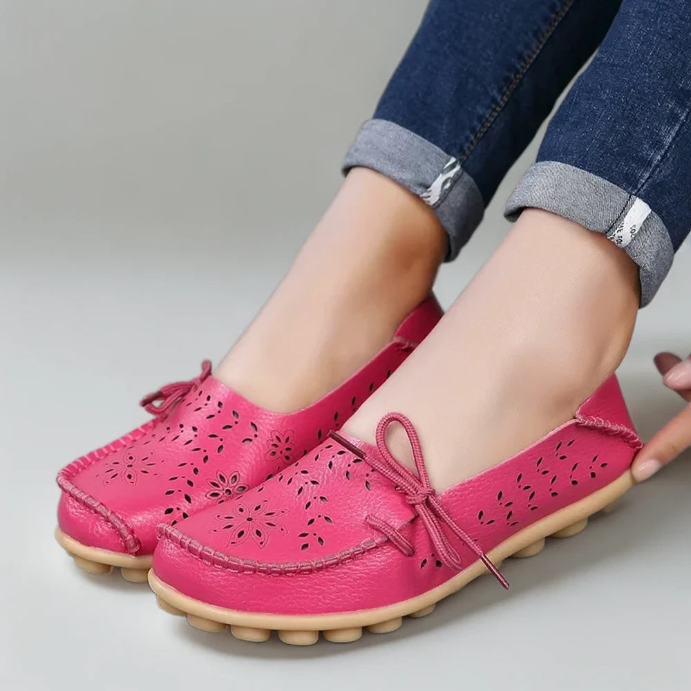 Mocassin femme souple cuir bordeaux, détail de la semelle flexible et du confort