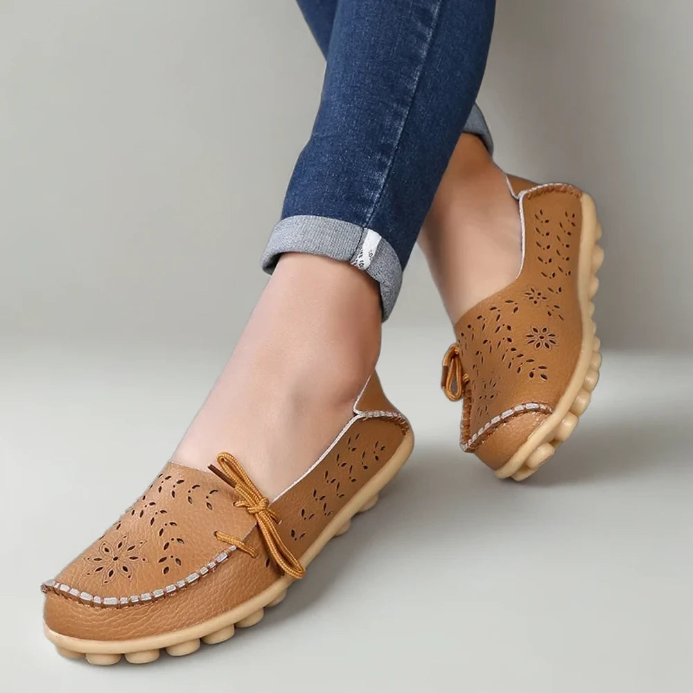 Mocassin cuir femme noir classique, gros plan sur la qualité et la finition du matériau