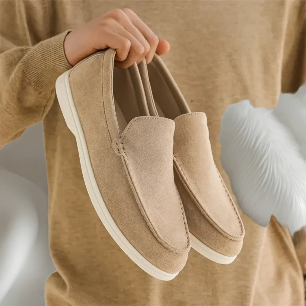 Chaussette mocassin homme bleu foncé adaptée au style décontracté avec jean