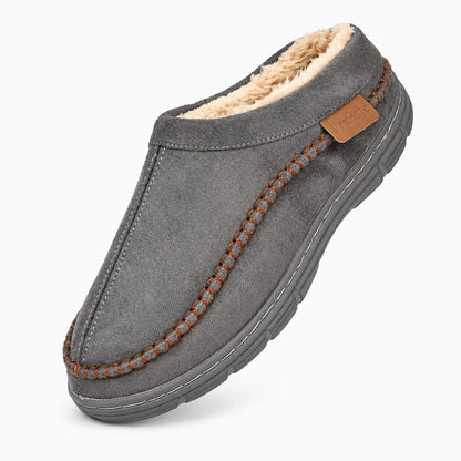 Chausson mocassin homme en faux daim gris avec semelle antidérapante TPR