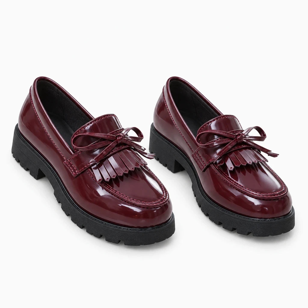 Mocassin fille orné d'un pompon, élégant pour mariage et cérémonie