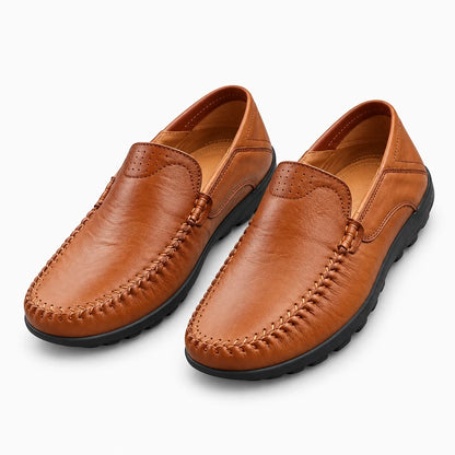 Slipper marron clair à enfiler, dessus souple et respirant pour l'été