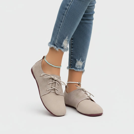 Color boots mocassin femme marron avec lacets, vue de profil sur fond blanc