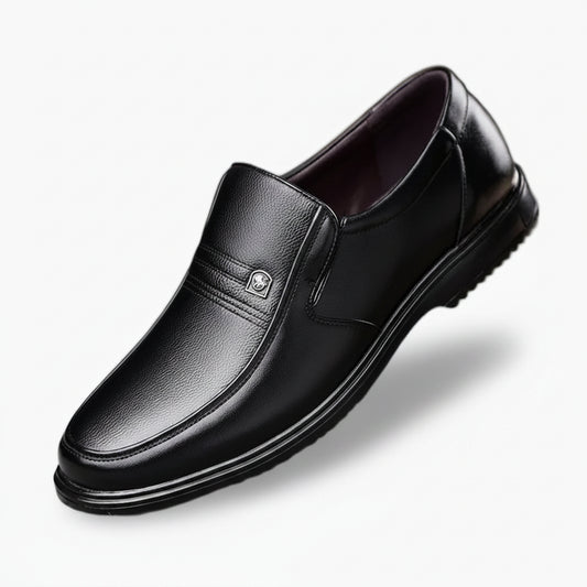 Les mocassins tropéziens en cuir véritable noir, vue de profil mettant en avant la coupe classique