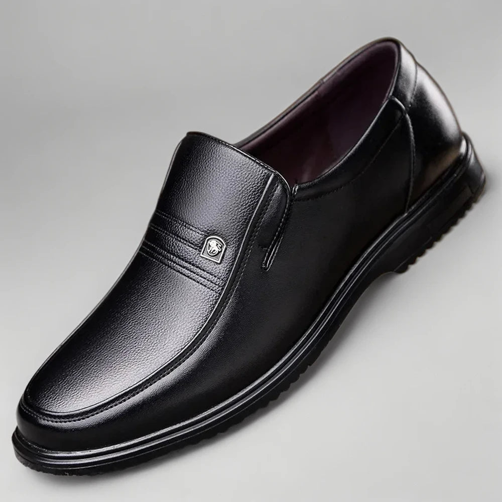 Mocassin tropézien homme de face, détail du tissage et de la finition artisanale à la main