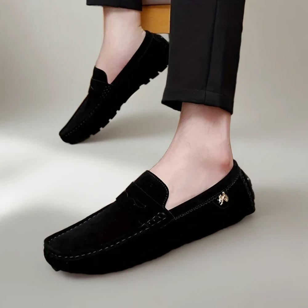 Mocassin homme décontracté porté avec jean, allure nette et confortable toute la journée