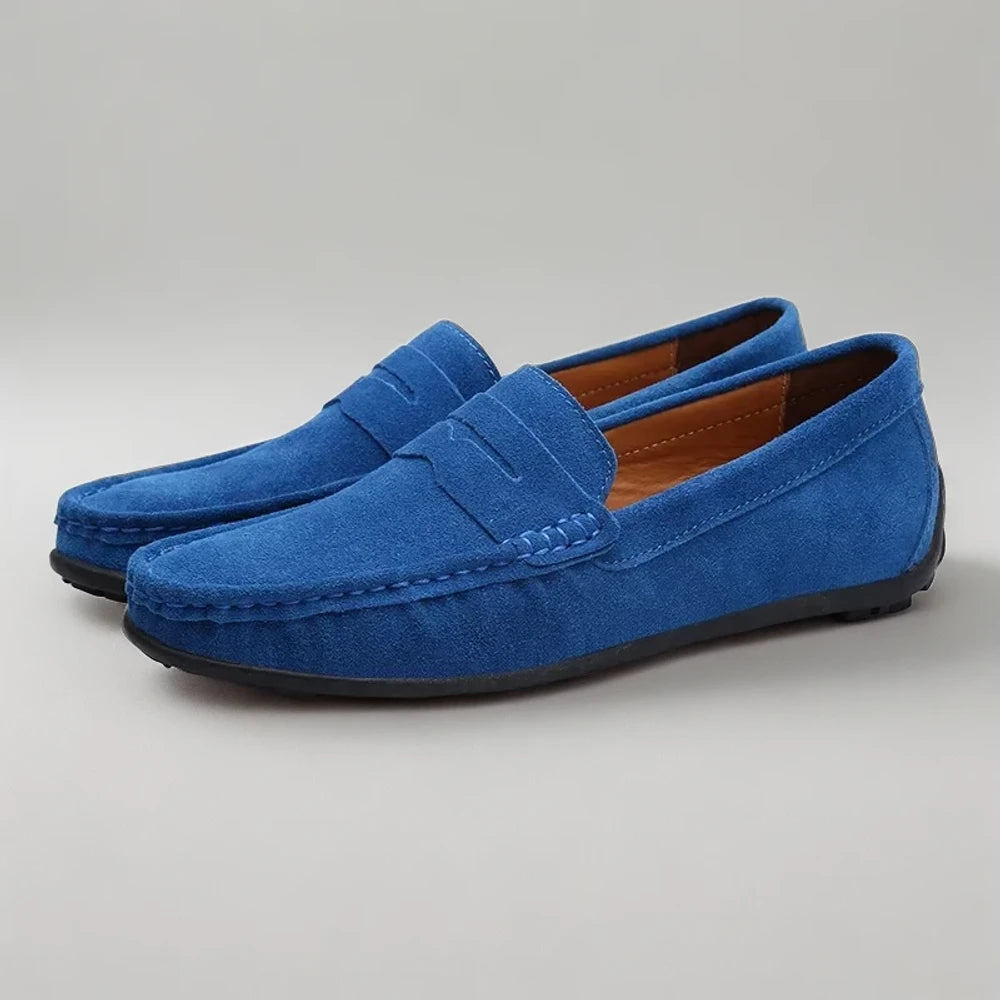 Paire de mocassins boucles disponibles en plusieurs teintes du noir au blanc