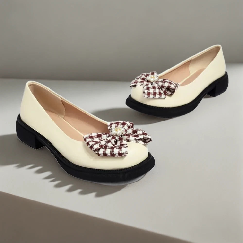 Ensemble de mocassins à bride en différentes teintes, gamme complète de coloris