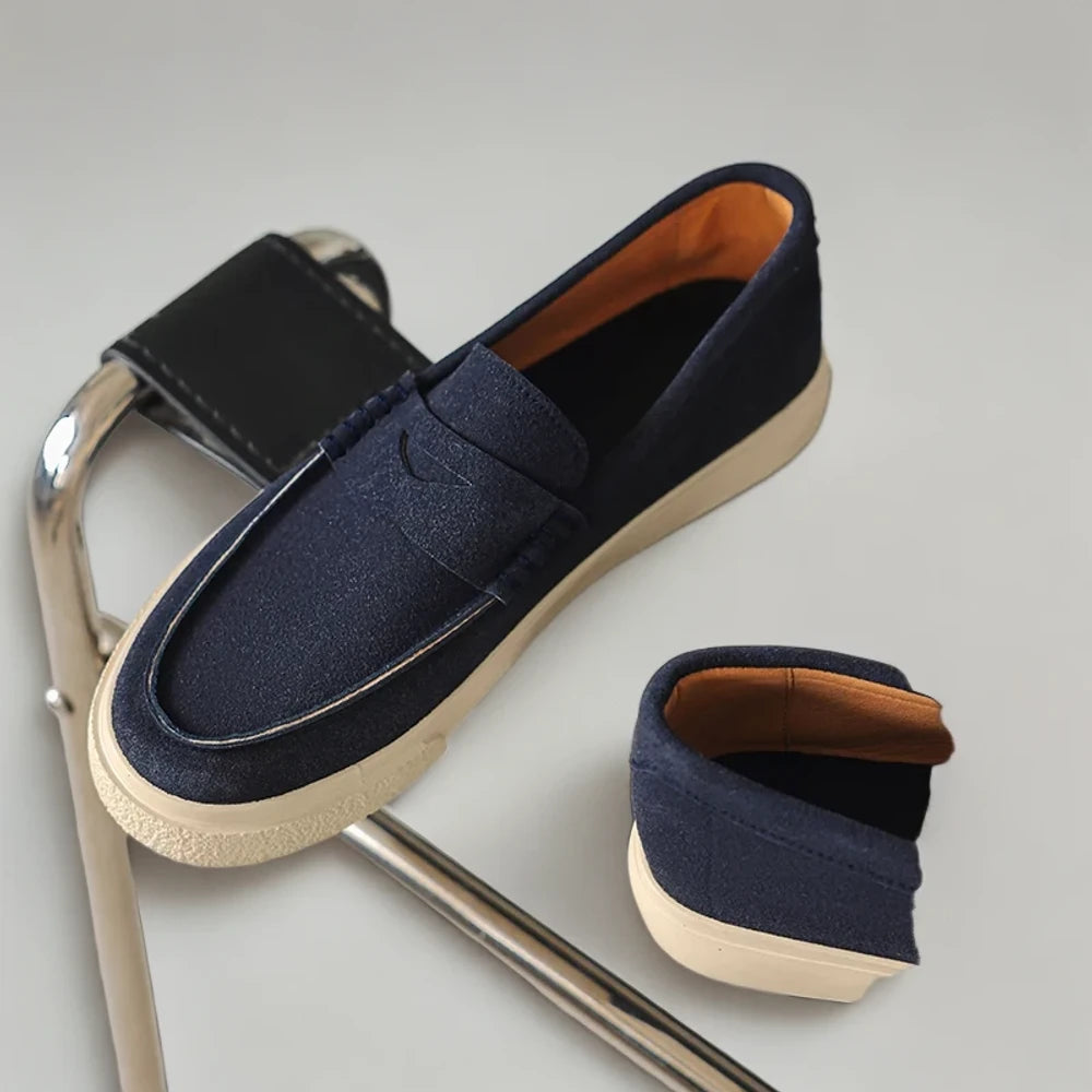 Paire mocassin à bride artisanal, palette couleurs bleu noir kaki