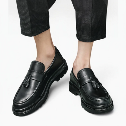 Mocassin avec pompon homme style Oxford en cuir verni brillant
