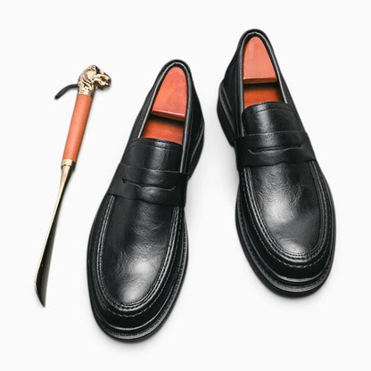 Mocassin homme pompon noir adapté aux cérémonies et événements formels
