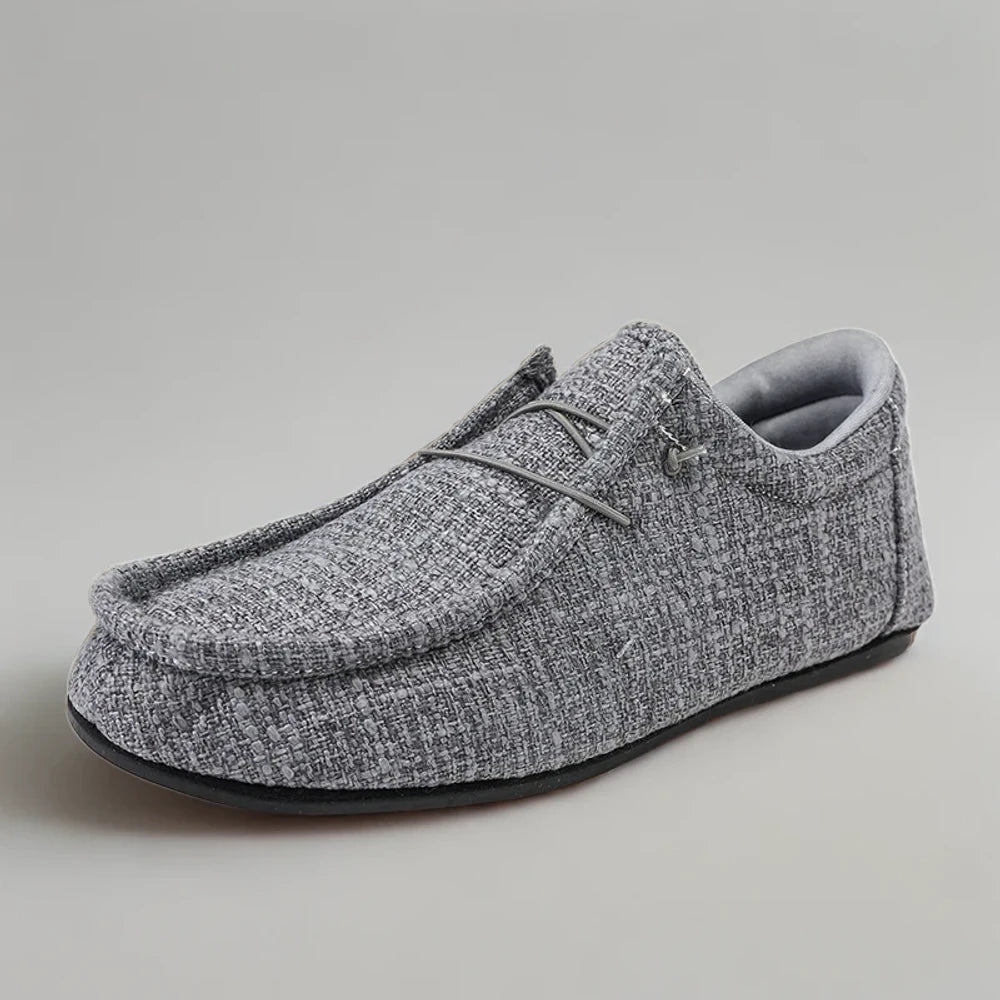 Vue détail des aérations du mocassin ajouré femme