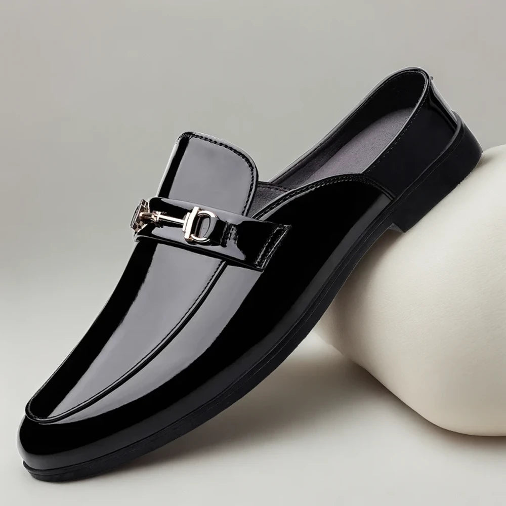Détail de la semelle et de la coupe du mocassin aubergine