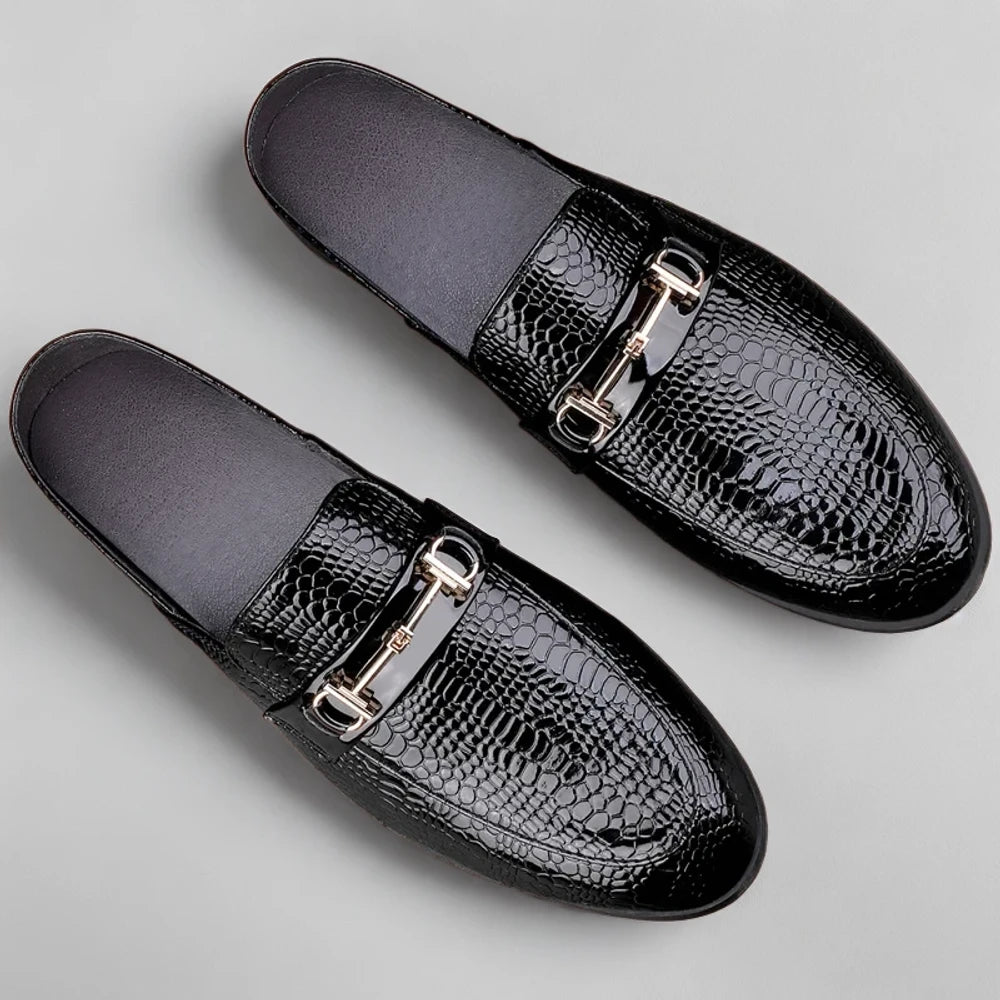 Mocassin aubergine léger et souple, vue de trois quarts