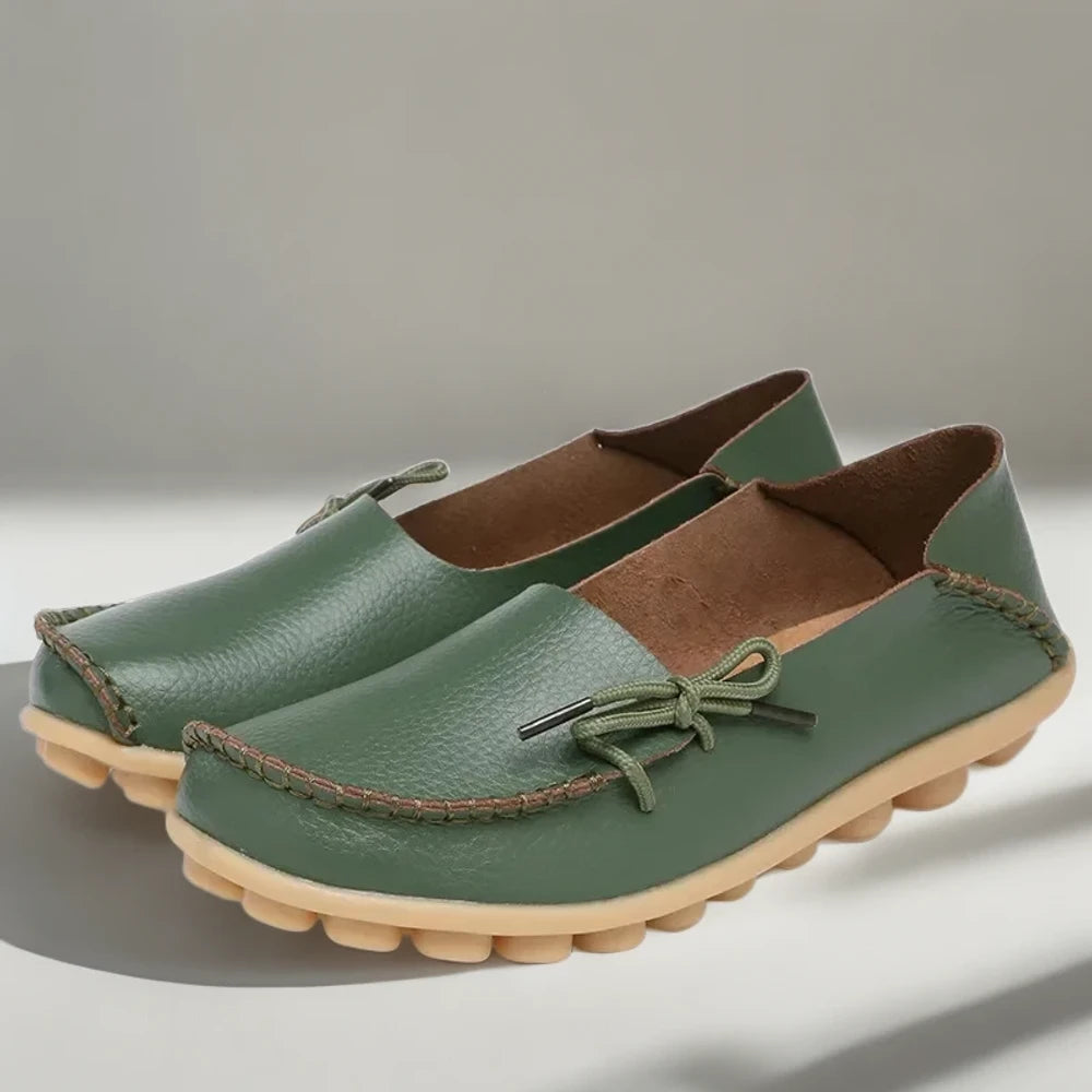 Mocassin bas blanc brillant prêt pour bureau ou sortie