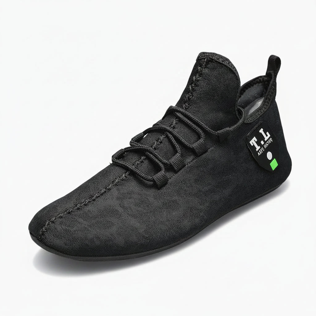 Mocassin bateau homme en maille respirante, vue de profil mettant en avant sa légèreté et son design décontracté