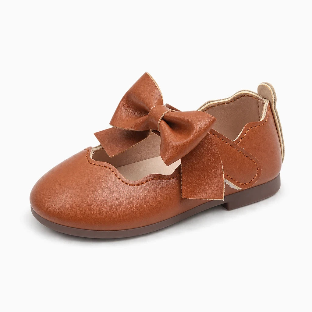 Chaussure blanche bébé à enfiler sans lacet, semelle souple pour la marche