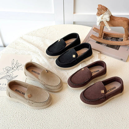Mocassin garçon beige enfilable, confortable pour usage quotidien