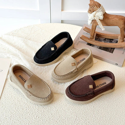 Détail semelle antidérapante du mocassin beige enfant