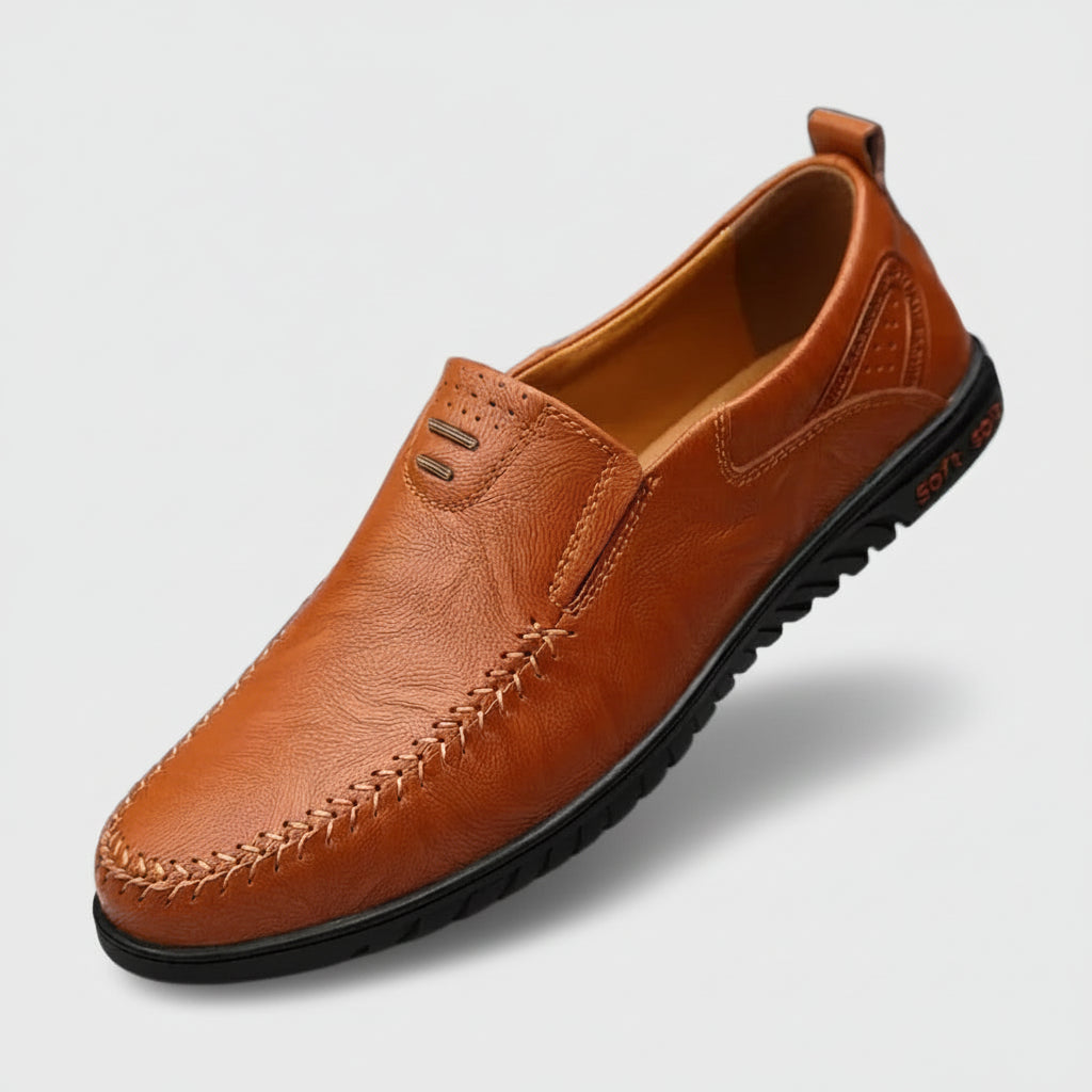 Mocassin bicolore rouge et noir en cuir souple pour homme