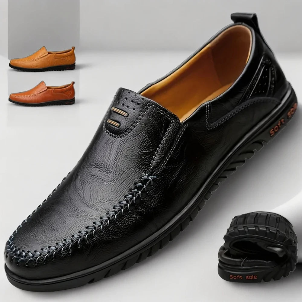 Mocassin bicolore noir porté au bureau avec tenue professionnelle