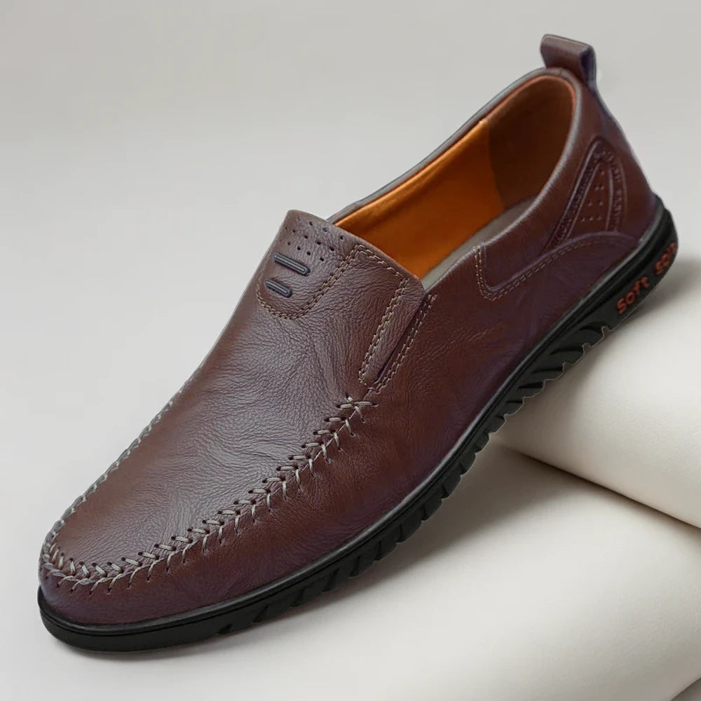 Mocassins bicolore rouges enfilables sans effort ni lacets