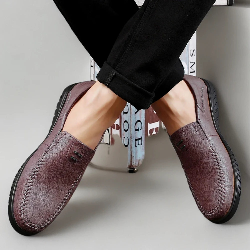 Mocassin bicolore cuir épousant parfaitement la forme du pied