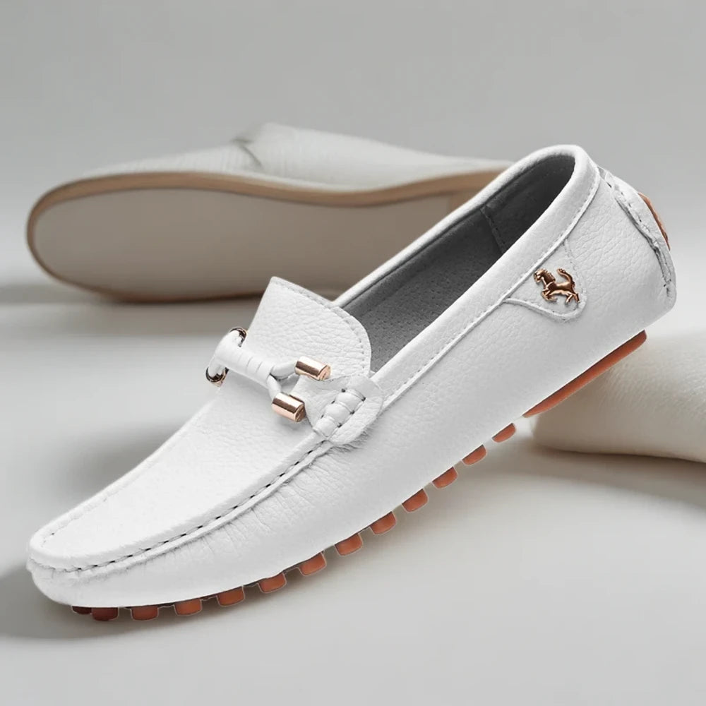 Mocassin blanc intemporel, chaussure élégante et facile