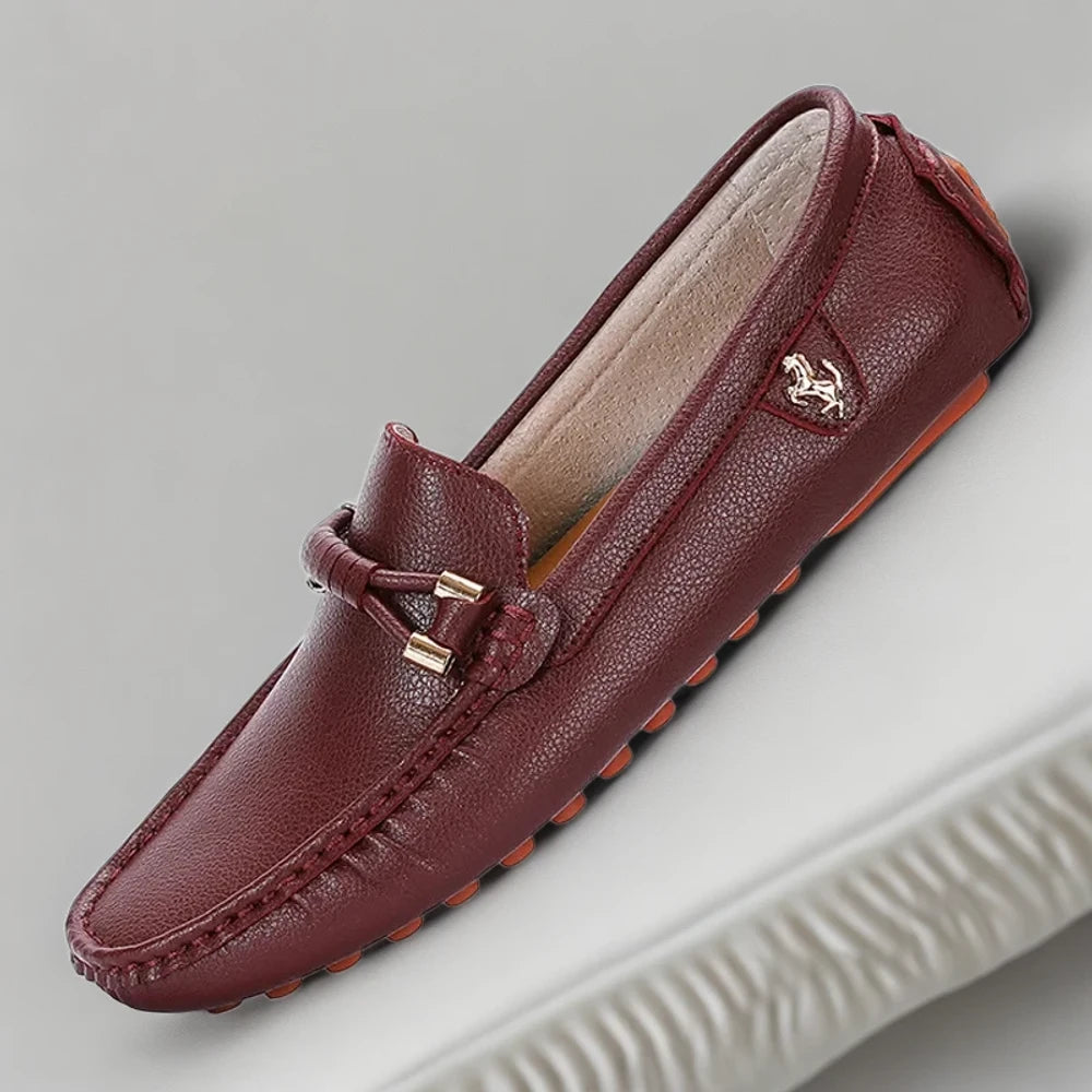 Mocassins blanches associés à un jean bleu