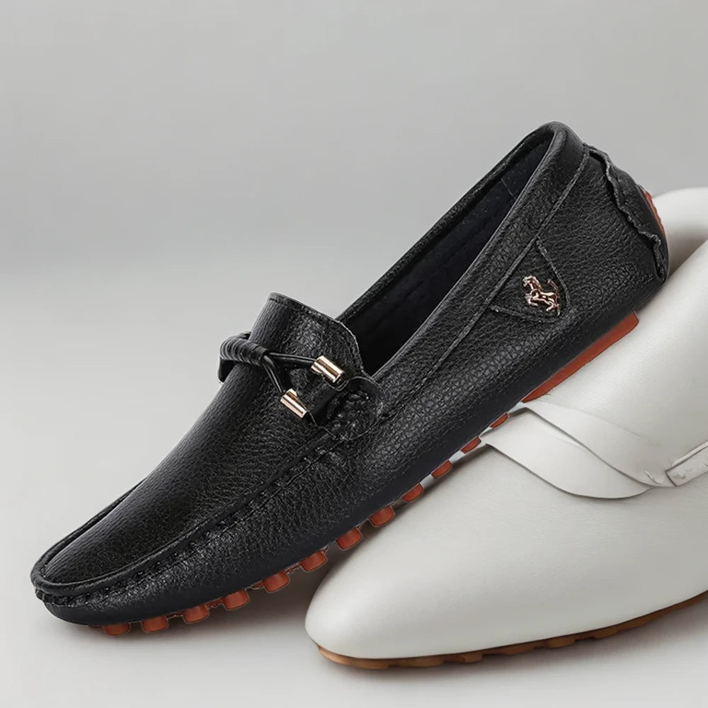 Paire de mocassins blancs, vue de dessus