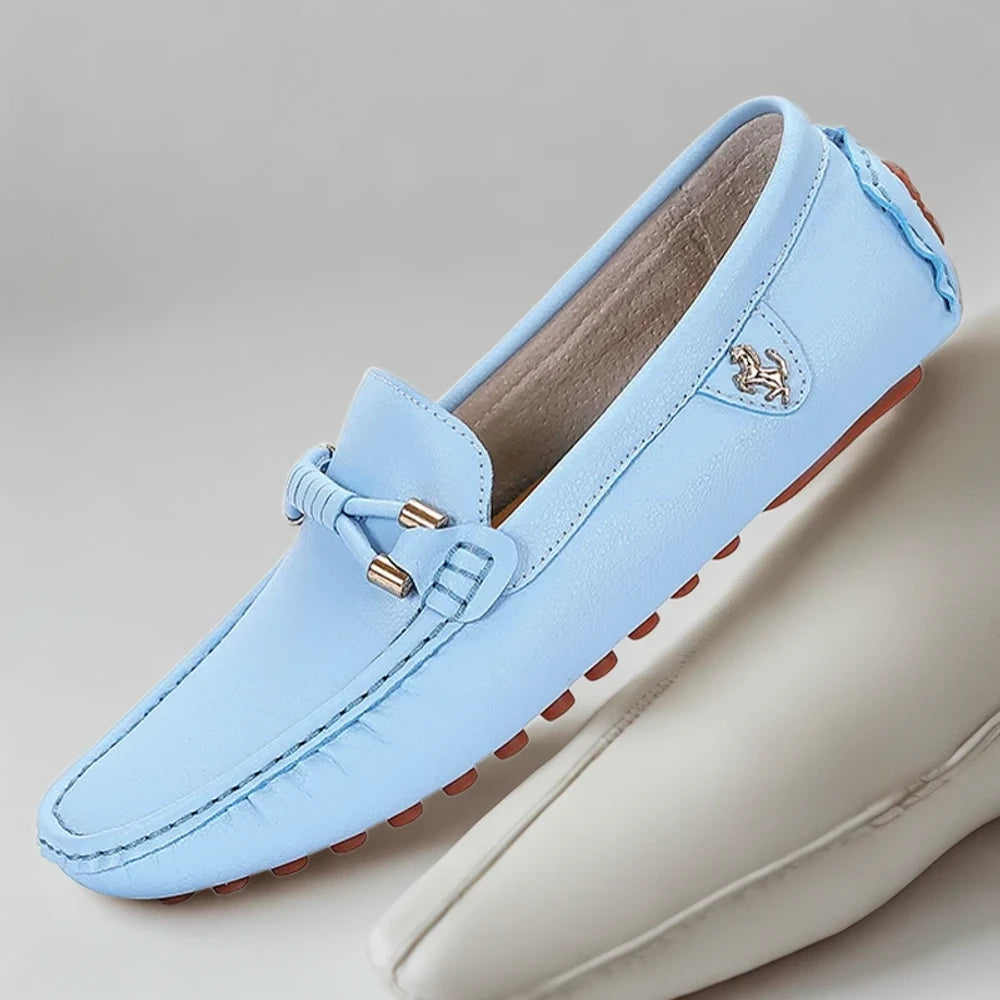 Semelle intérieure confortable du mocassin blanc
