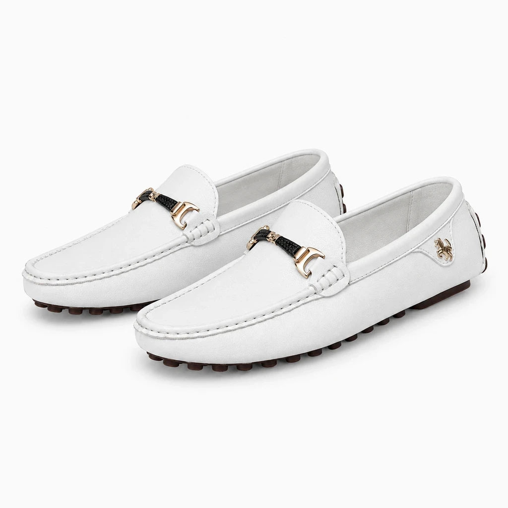 Mocassin blanc en simili cuir souple, enfiler sans lacet, vue de profil