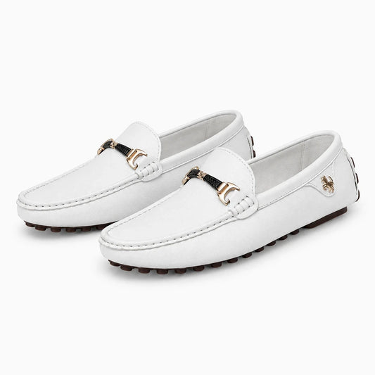 Mocassin blanc en simili cuir souple, enfiler sans lacet, vue de profil