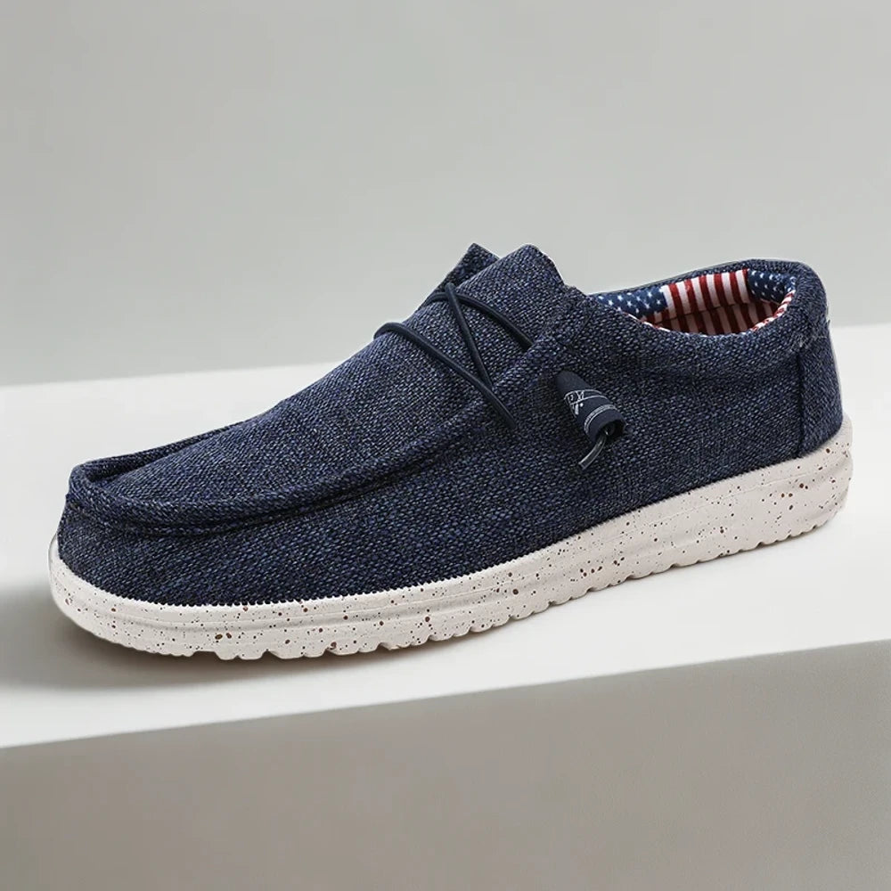 Mocassins bleu marine vue de profil avec semelle confortable