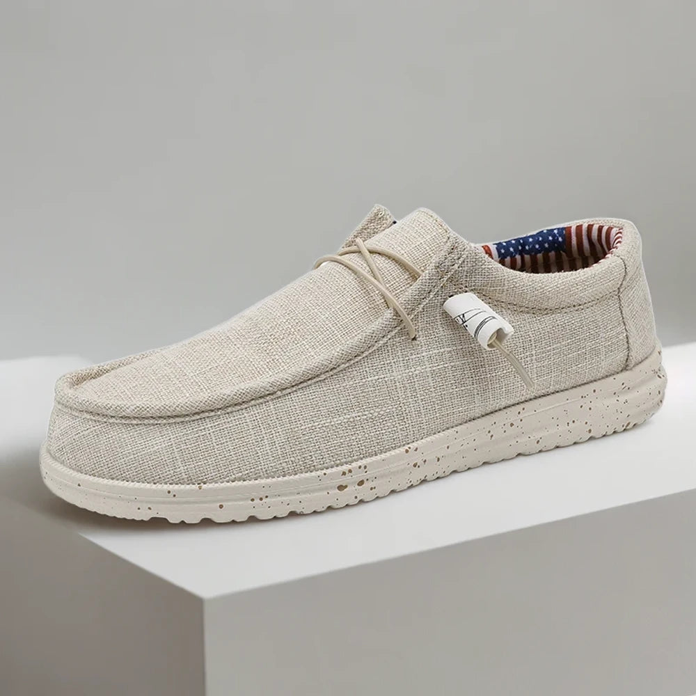 Mocassin bleu porté au quotidien avec tenue décontractée