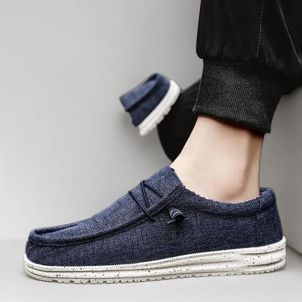 Mocassin bleu associé à un look casual week-end