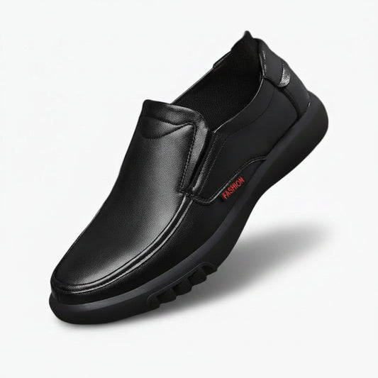 Mocassin boucle homme en cuir noir avec boucle métal, vue de profil